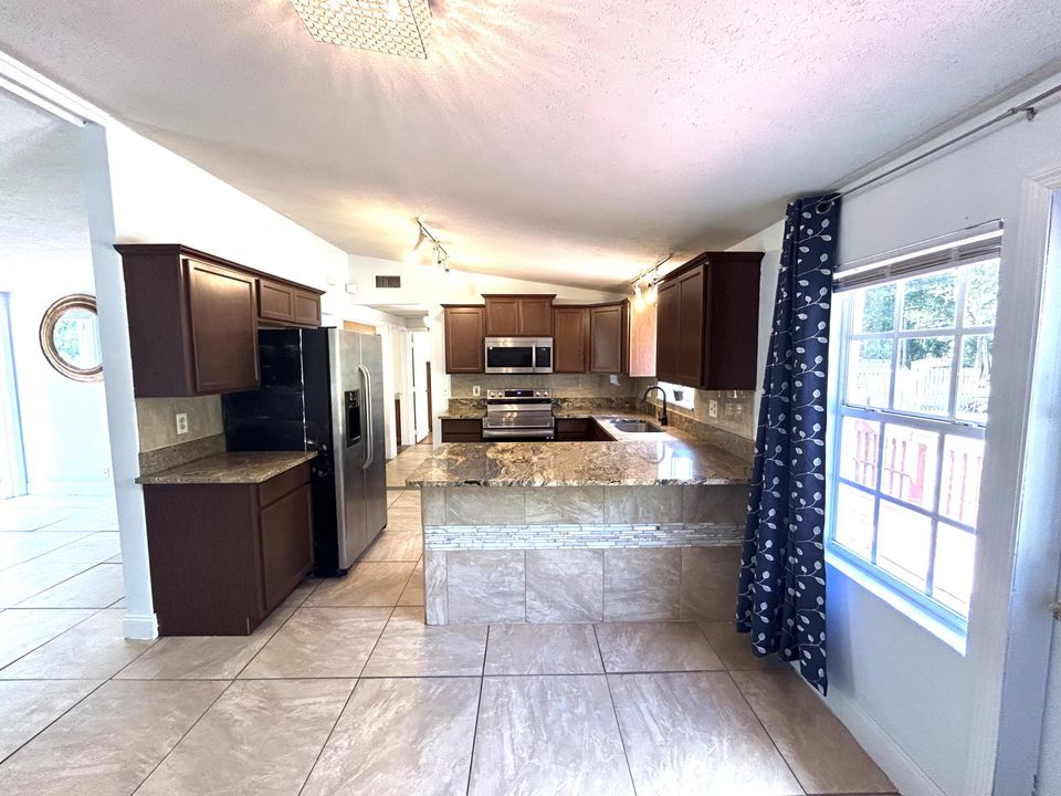 For Rent: $3,500 (3 beds, 2 baths, 1200 Square Feet)