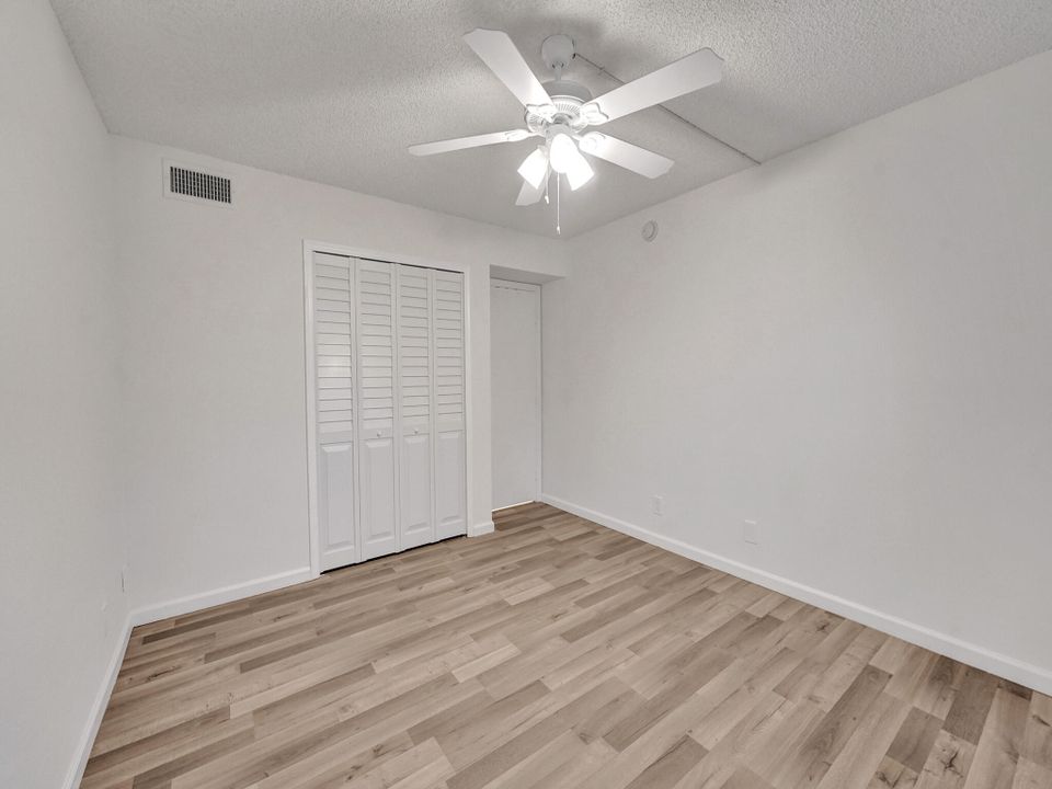 For Sale: $259,999 (2 beds, 2 baths, 1008 Square Feet)