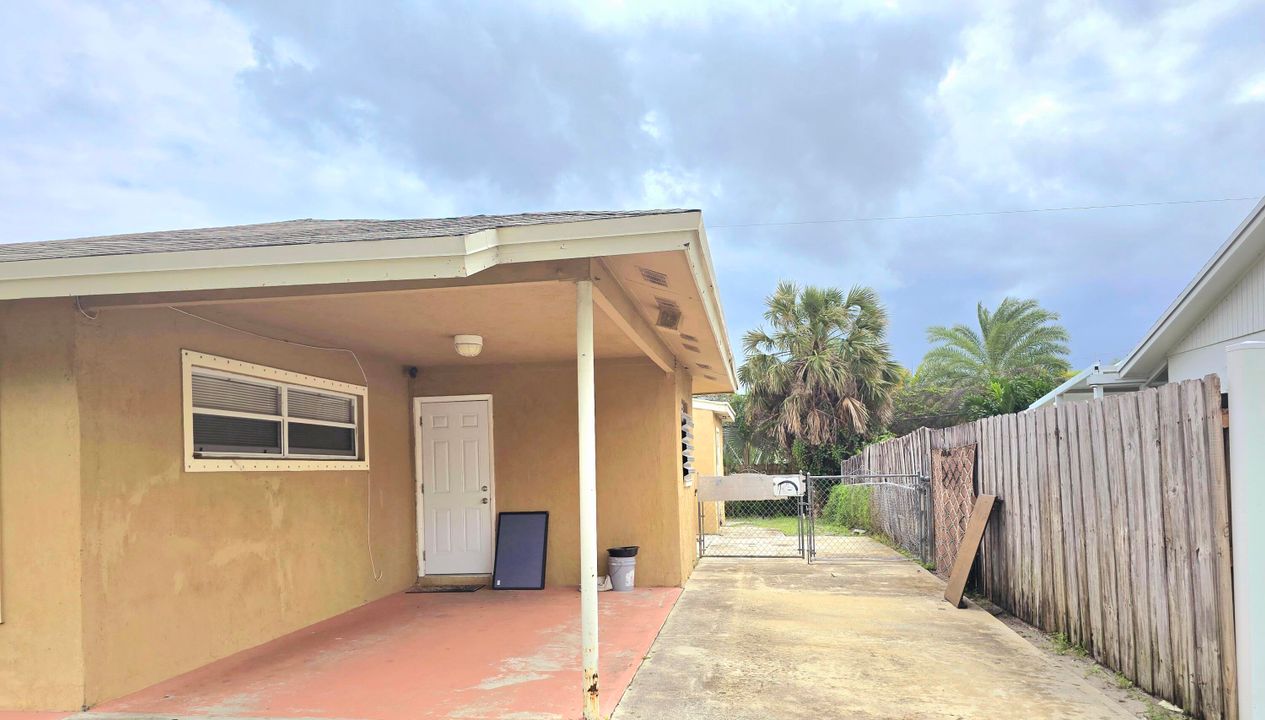 For Rent: $3,650 (4 beds, 2 baths, 1432 Square Feet)