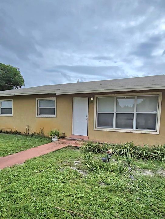 For Rent: $3,650 (4 beds, 2 baths, 1432 Square Feet)