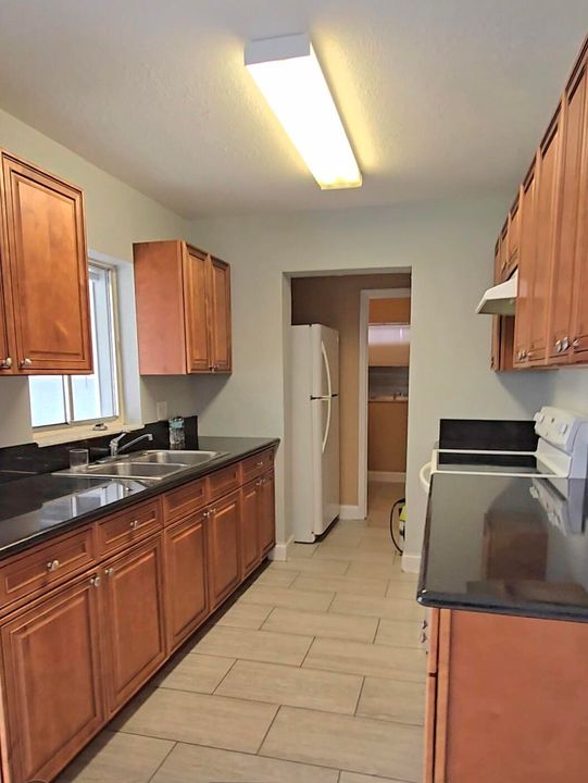 For Rent: $3,650 (4 beds, 2 baths, 1432 Square Feet)