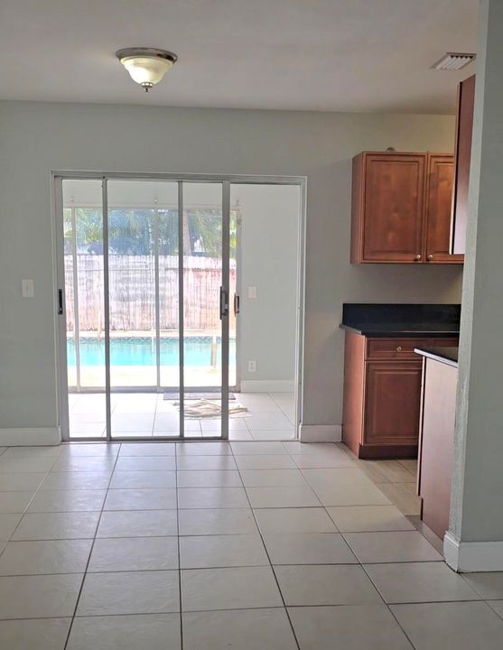 For Rent: $3,650 (4 beds, 2 baths, 1432 Square Feet)