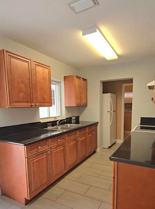 For Rent: $3,650 (4 beds, 2 baths, 1432 Square Feet)