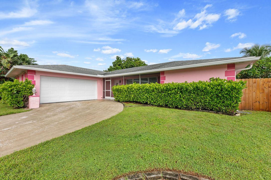 For Sale: $599,000 (3 beds, 2 baths, 1615 Square Feet)