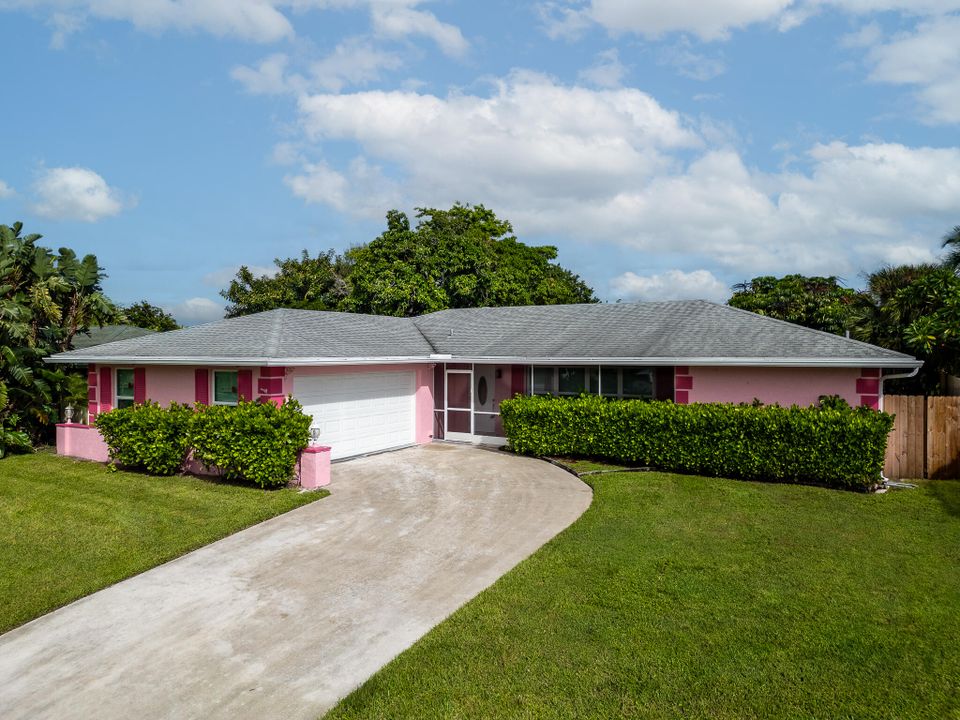 For Sale: $599,000 (3 beds, 2 baths, 1615 Square Feet)