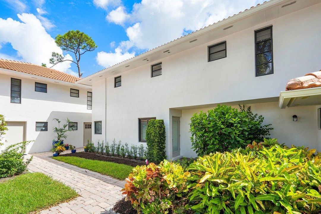 En Venta: $715,000 (3 camas, 3 baños, 1776 Pies cuadrados)