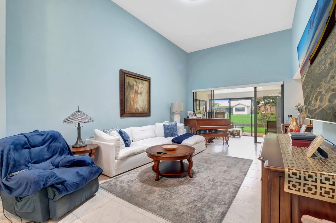 For Sale: $519,900 (2 beds, 2 baths, 1709 Square Feet)