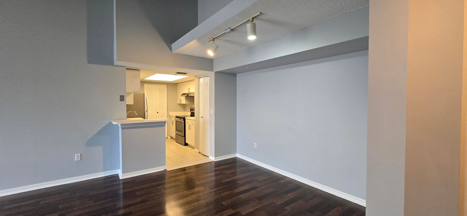 For Rent: $2,250 (3 beds, 2 baths, 1184 Square Feet)