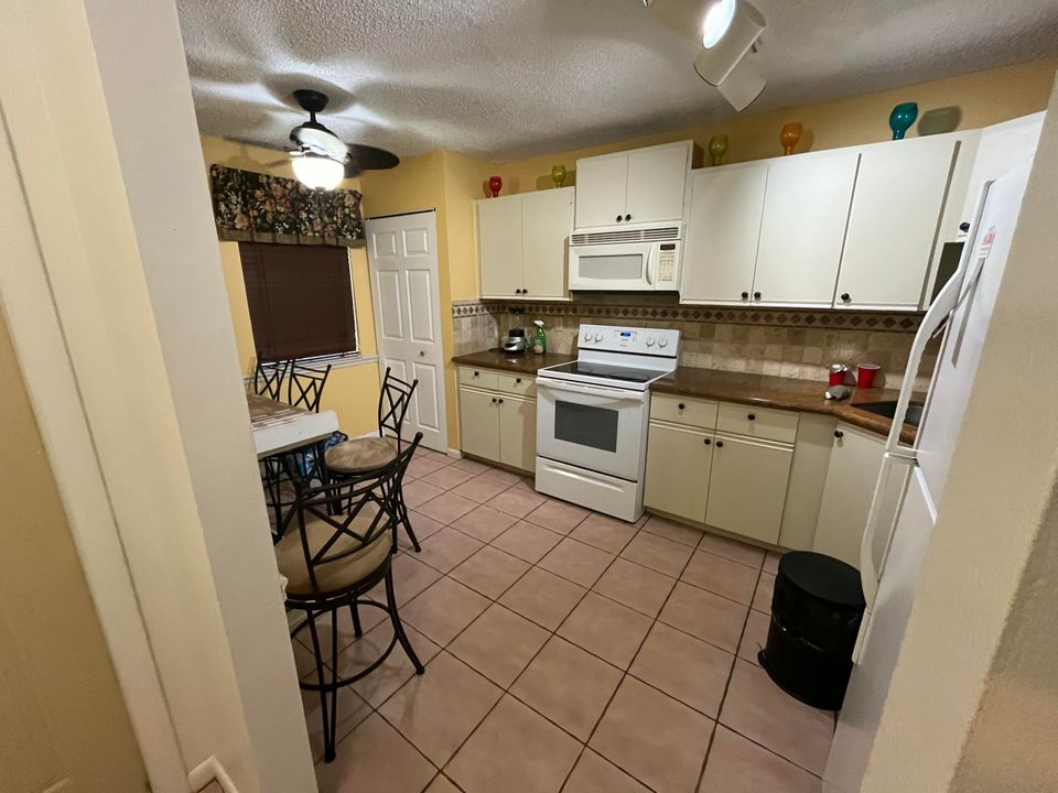 For Sale: $329,900 (2 beds, 2 baths, 1380 Square Feet)