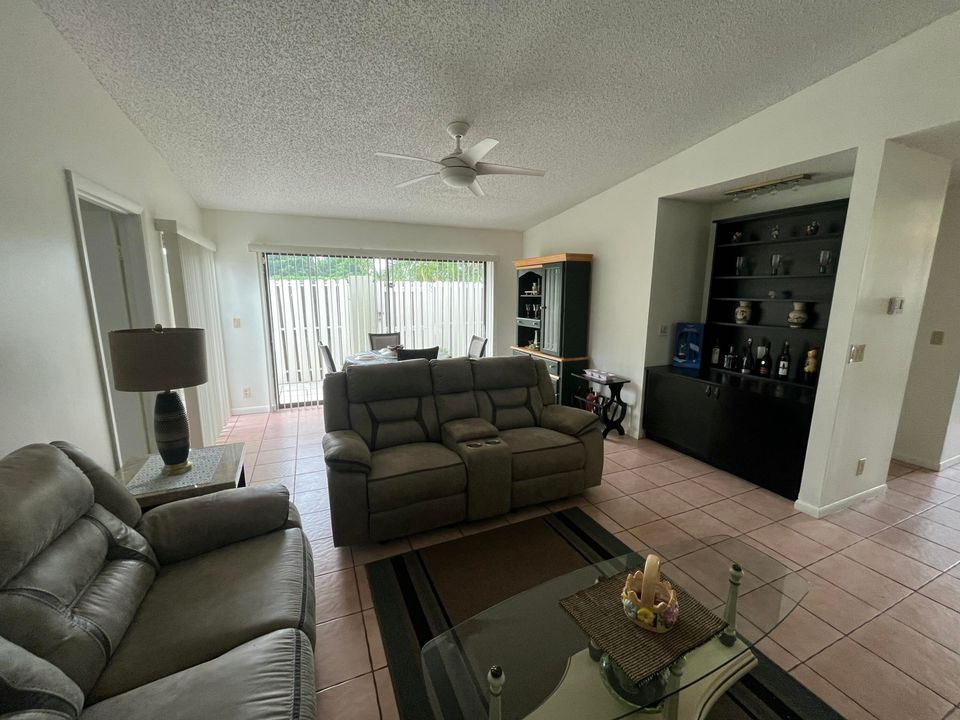 For Sale: $329,900 (2 beds, 2 baths, 1380 Square Feet)