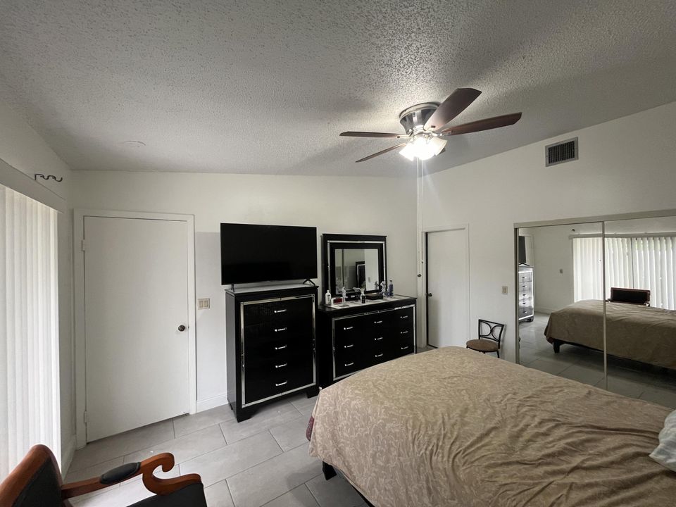 For Sale: $329,900 (2 beds, 2 baths, 1380 Square Feet)