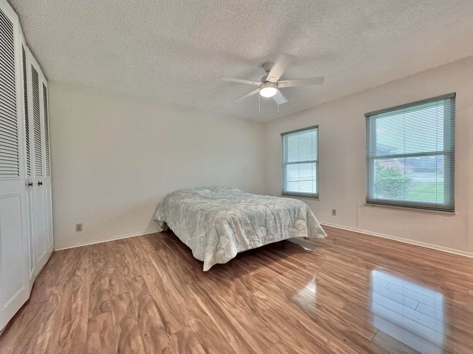 For Sale: $155,000 (1 beds, 1 baths, 1024 Square Feet)