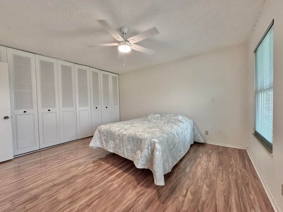 For Sale: $155,000 (1 beds, 1 baths, 1024 Square Feet)