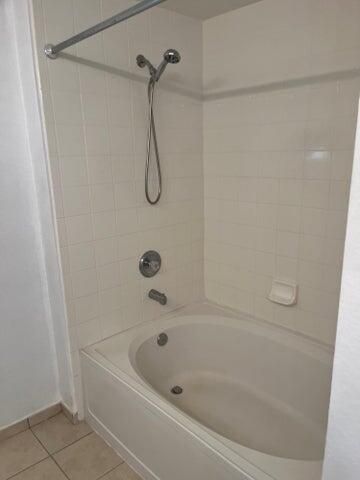 For Sale: $289,000 (2 beds, 1 baths, 987 Square Feet)