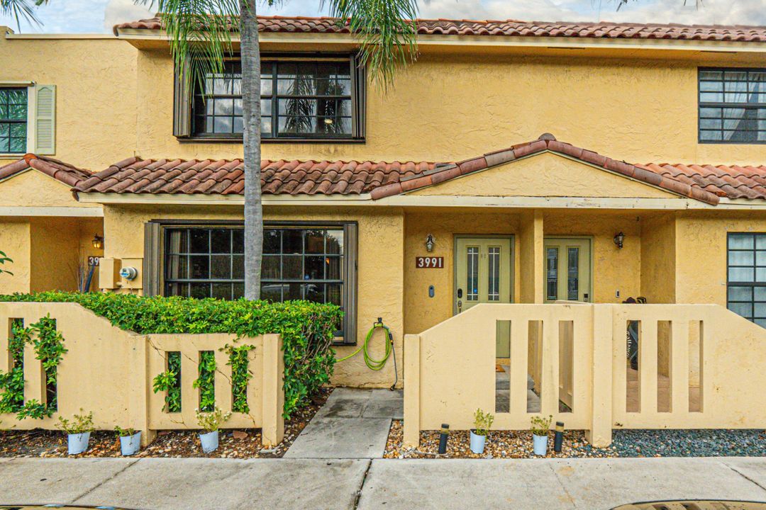 For Sale: $429,900 (3 beds, 2 baths, 1764 Square Feet)