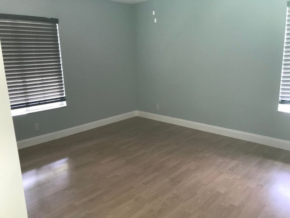 For Rent: $2,200 (2 beds, 2 baths, 1078 Square Feet)