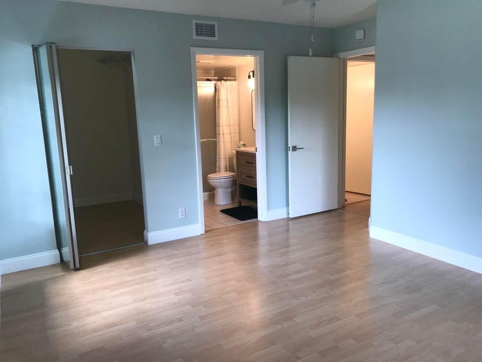 For Rent: $2,200 (2 beds, 2 baths, 1078 Square Feet)