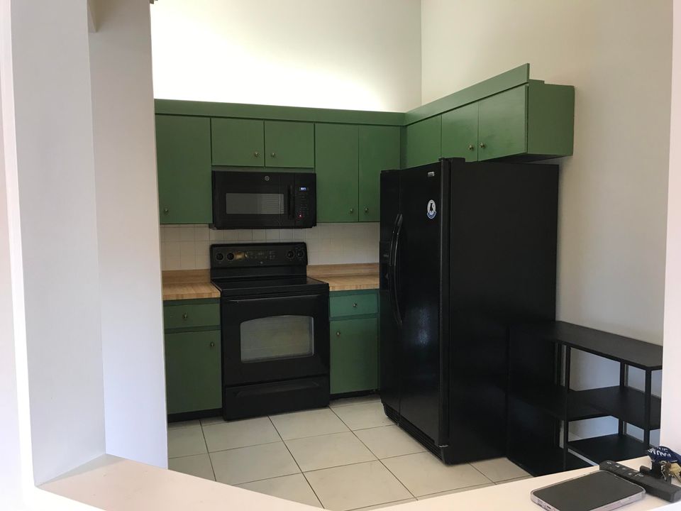 For Rent: $2,200 (2 beds, 2 baths, 1078 Square Feet)