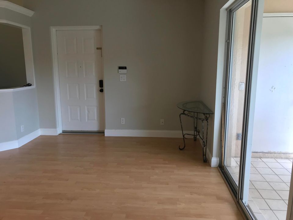 For Rent: $2,200 (2 beds, 2 baths, 1078 Square Feet)