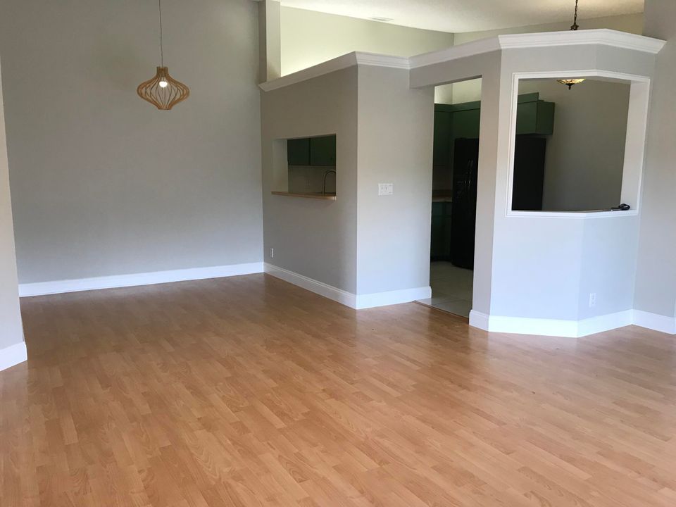 For Rent: $2,200 (2 beds, 2 baths, 1078 Square Feet)