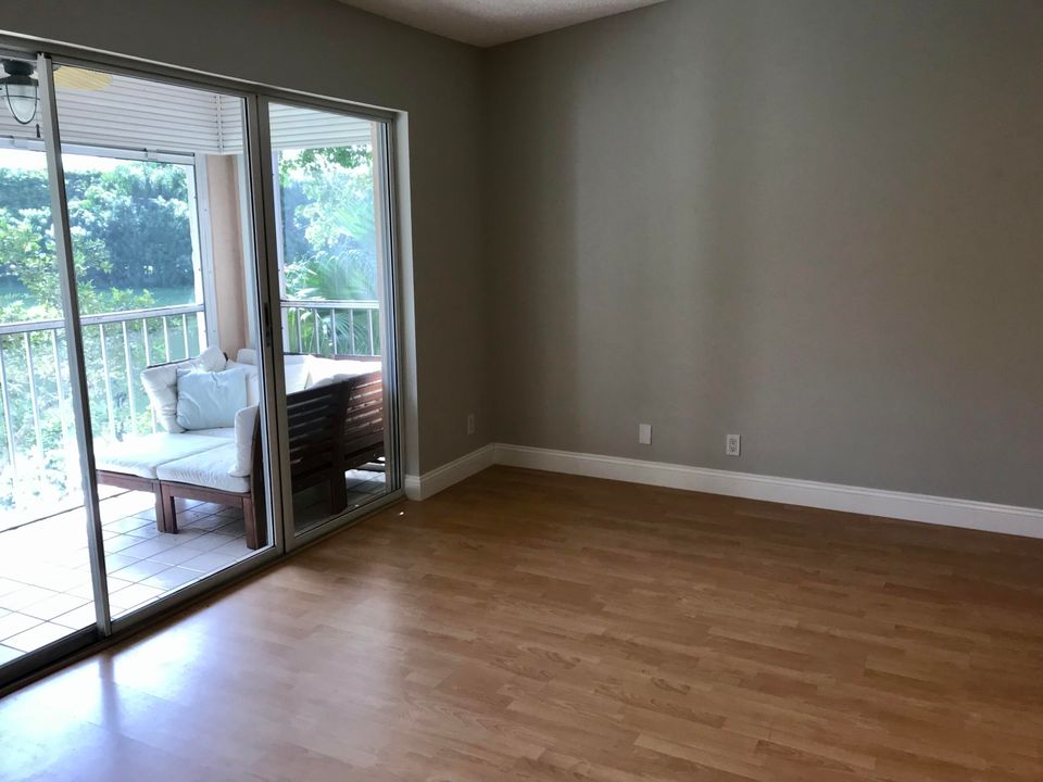 For Rent: $2,200 (2 beds, 2 baths, 1078 Square Feet)