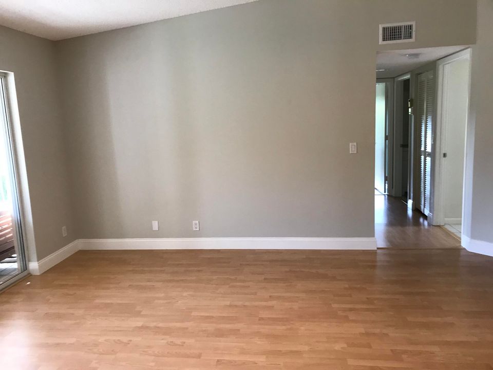 For Rent: $2,200 (2 beds, 2 baths, 1078 Square Feet)