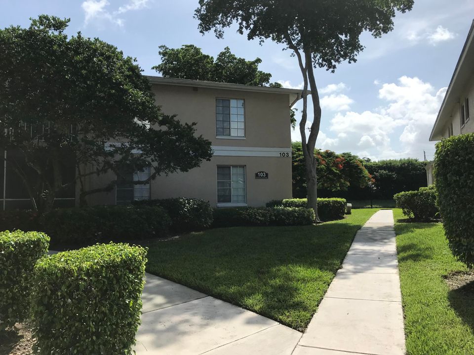 Active With Contract: $262,000 (2 beds, 2 baths, 1078 Square Feet)