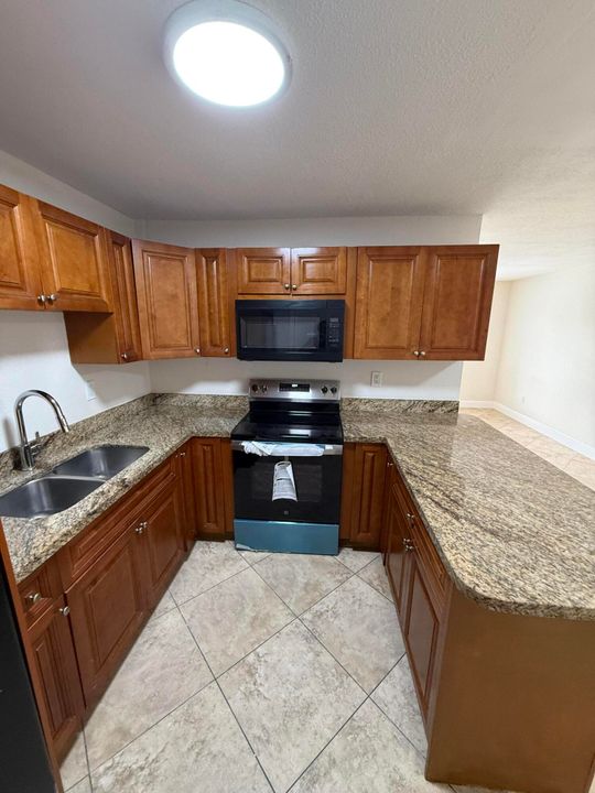 For Rent: $3,000 (3 beds, 2 baths, 1300 Square Feet)