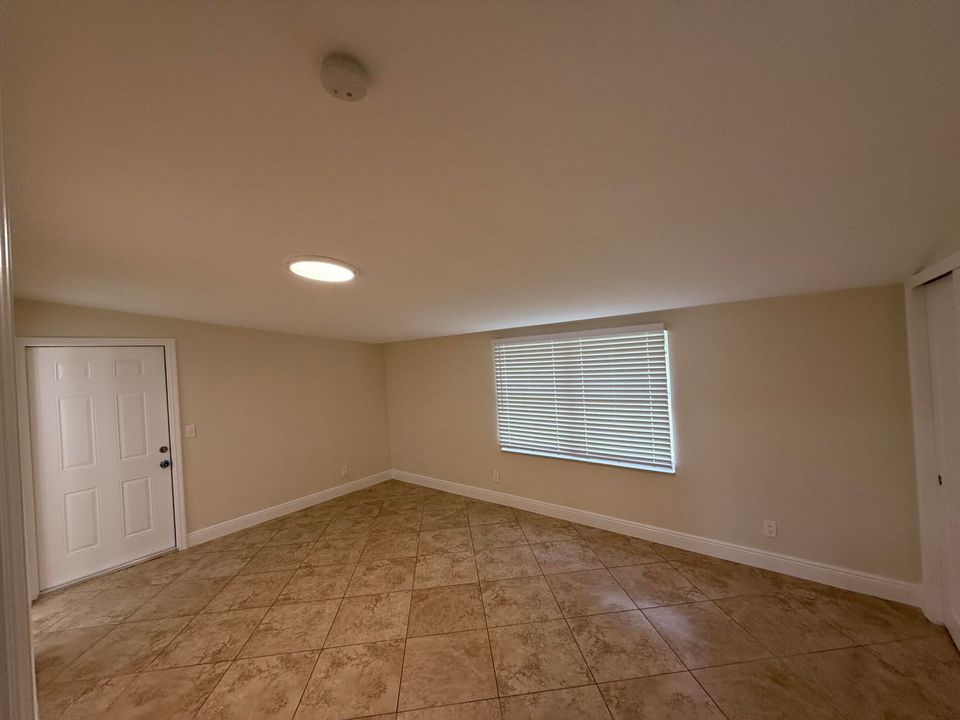 For Rent: $3,000 (3 beds, 2 baths, 1300 Square Feet)