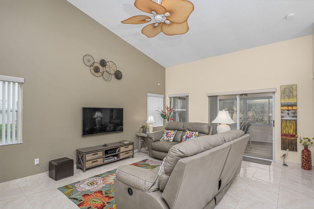 For Sale: $334,999 (2 beds, 2 baths, 1264 Square Feet)