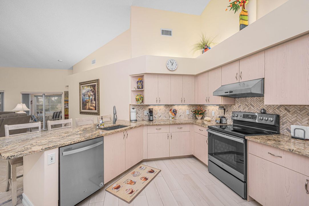 For Sale: $334,999 (2 beds, 2 baths, 1264 Square Feet)