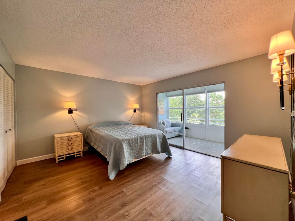 For Sale: $110,000 (1 beds, 1 baths, 842 Square Feet)