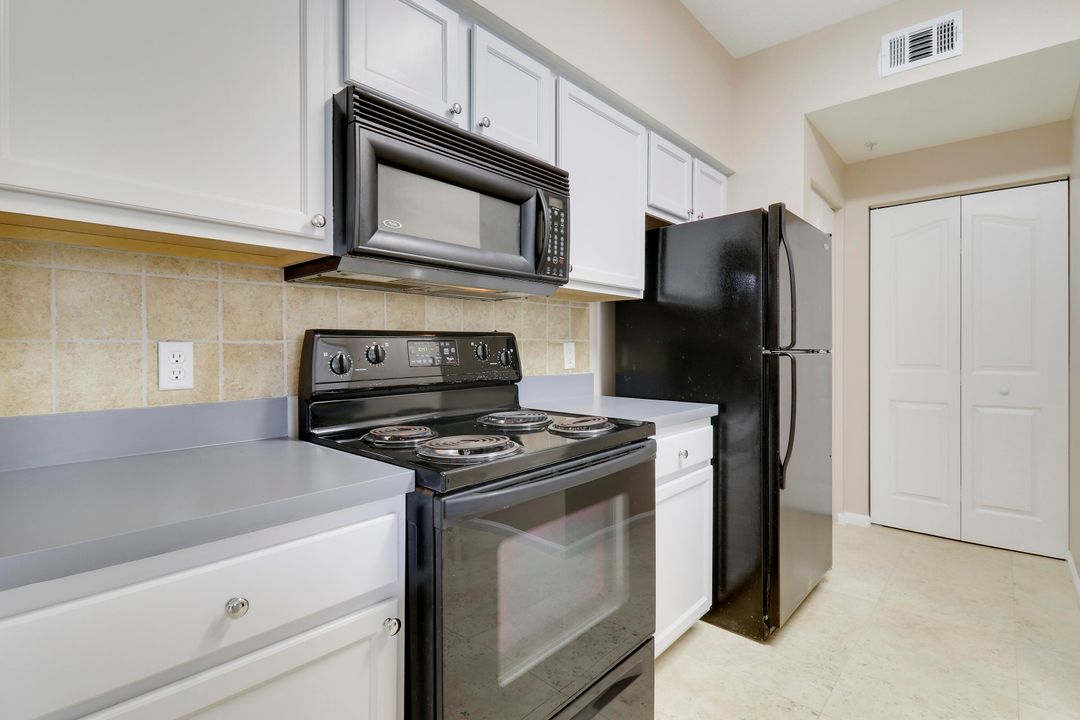 For Sale: $369,000 (2 beds, 2 baths, 1004 Square Feet)