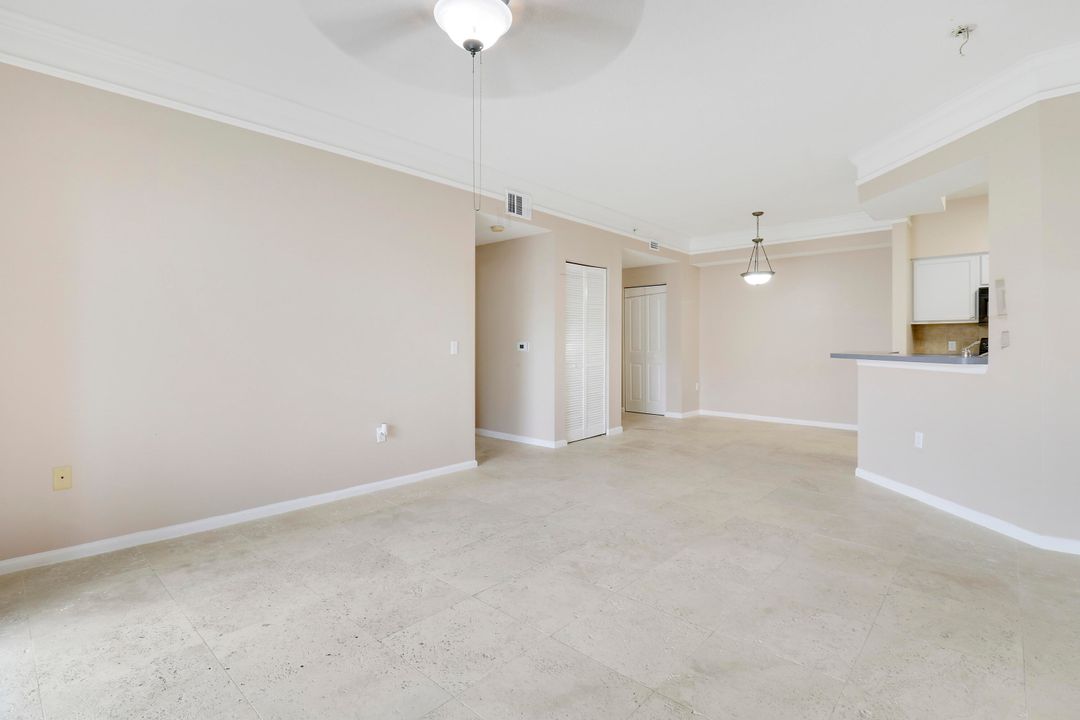 For Sale: $369,000 (2 beds, 2 baths, 1004 Square Feet)