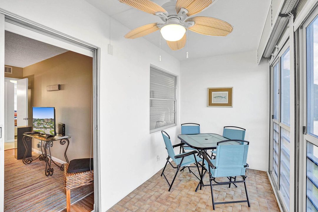 For Sale: $320,000 (2 beds, 2 baths, 896 Square Feet)