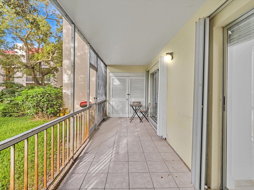 Active With Contract: $235,000 (2 beds, 2 baths, 847 Square Feet)