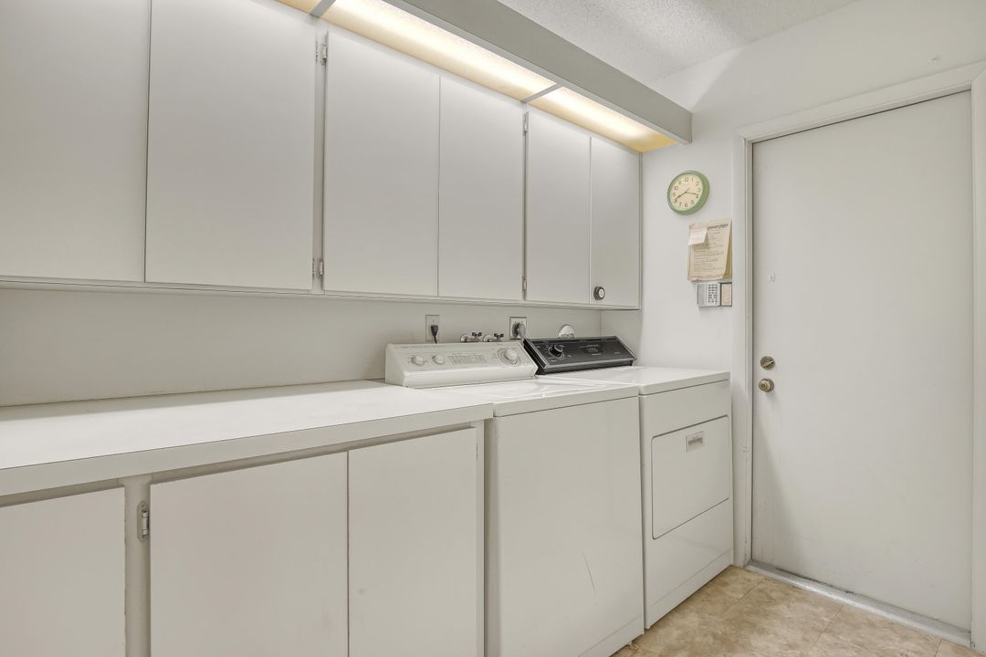 For Sale: $549,000 (3 beds, 2 baths, 1945 Square Feet)