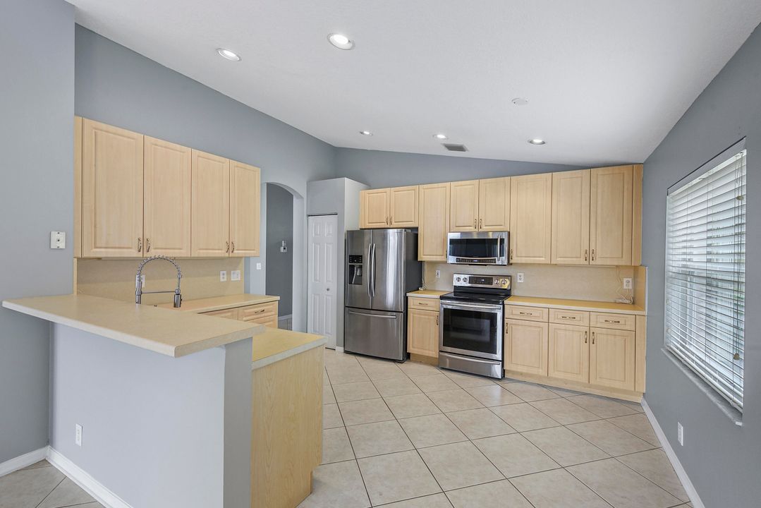 For Sale: $449,999 (3 beds, 2 baths, 1884 Square Feet)