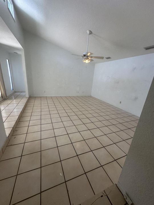 For Rent: $2,499 (2 beds, 2 baths, 1098 Square Feet)