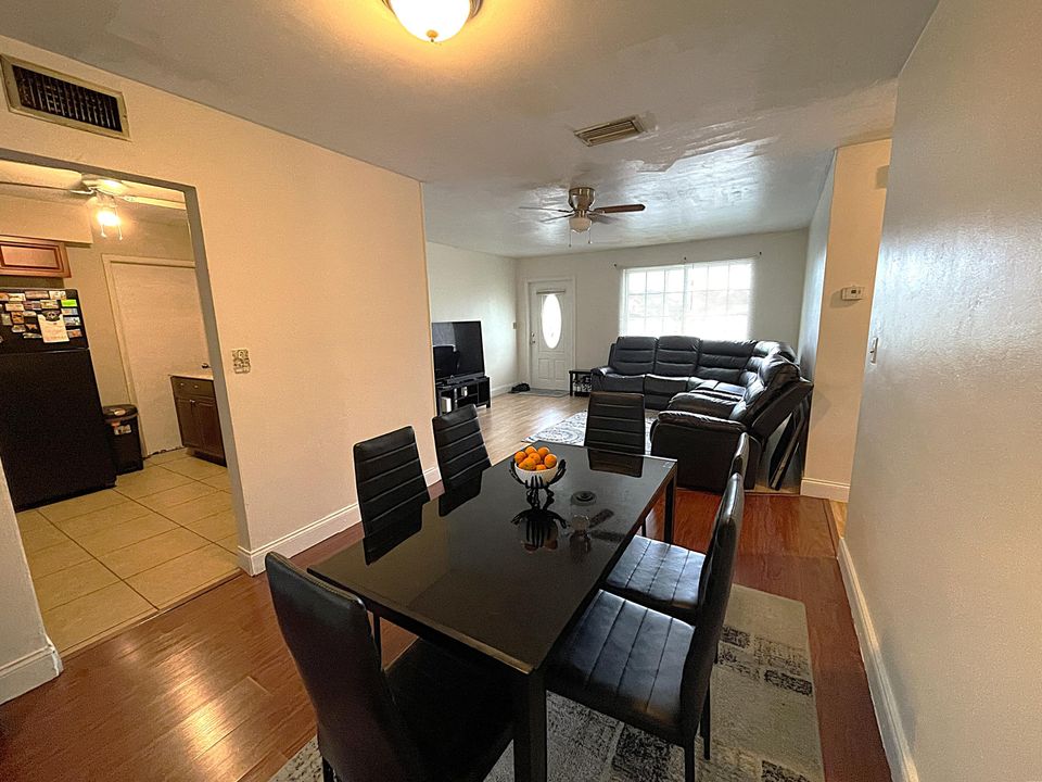 For Sale: $425,000 (3 beds, 2 baths, 1319 Square Feet)