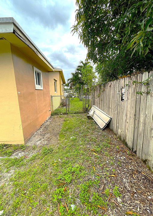 For Sale: $425,000 (3 beds, 2 baths, 1319 Square Feet)