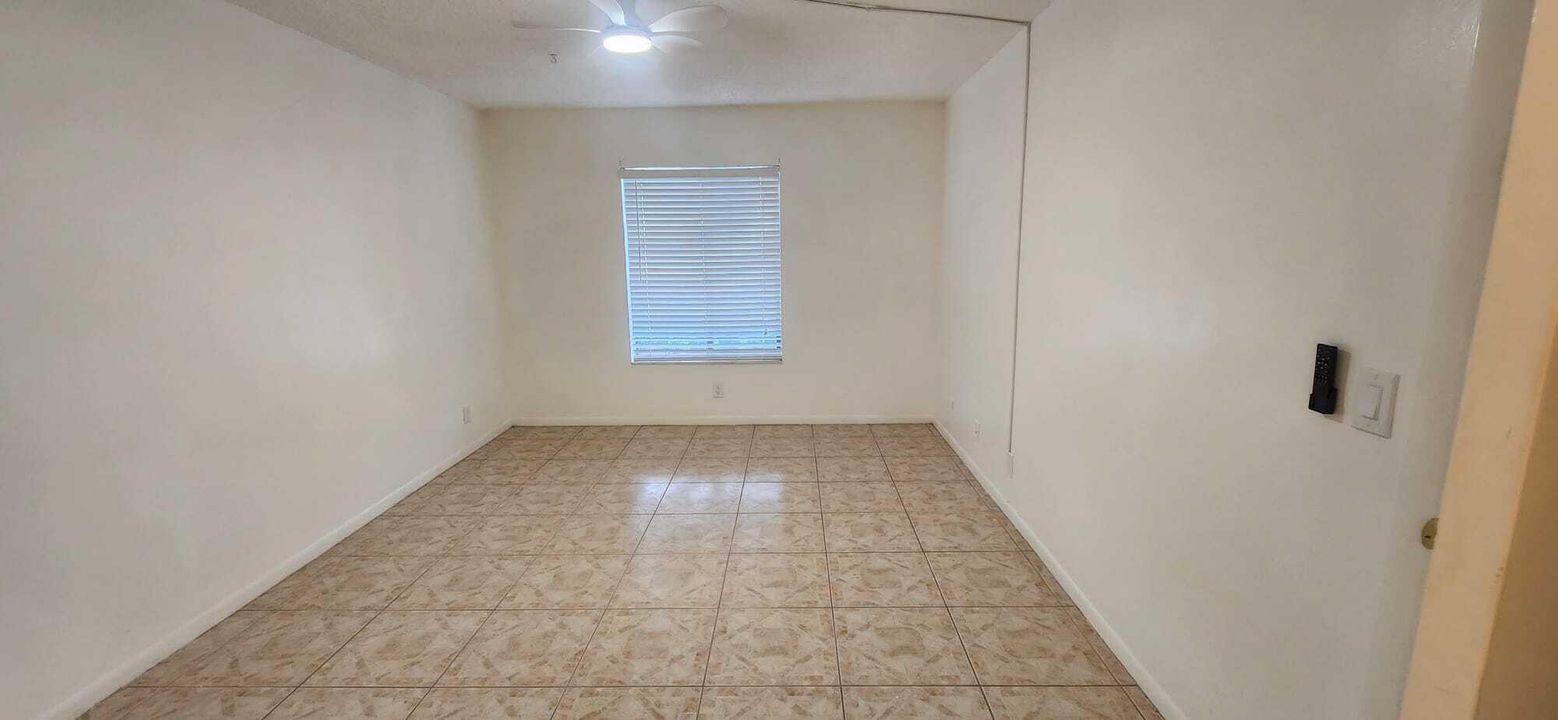 En Venta: $280,000 (2 camas, 2 baños, 1005 Pies cuadrados)