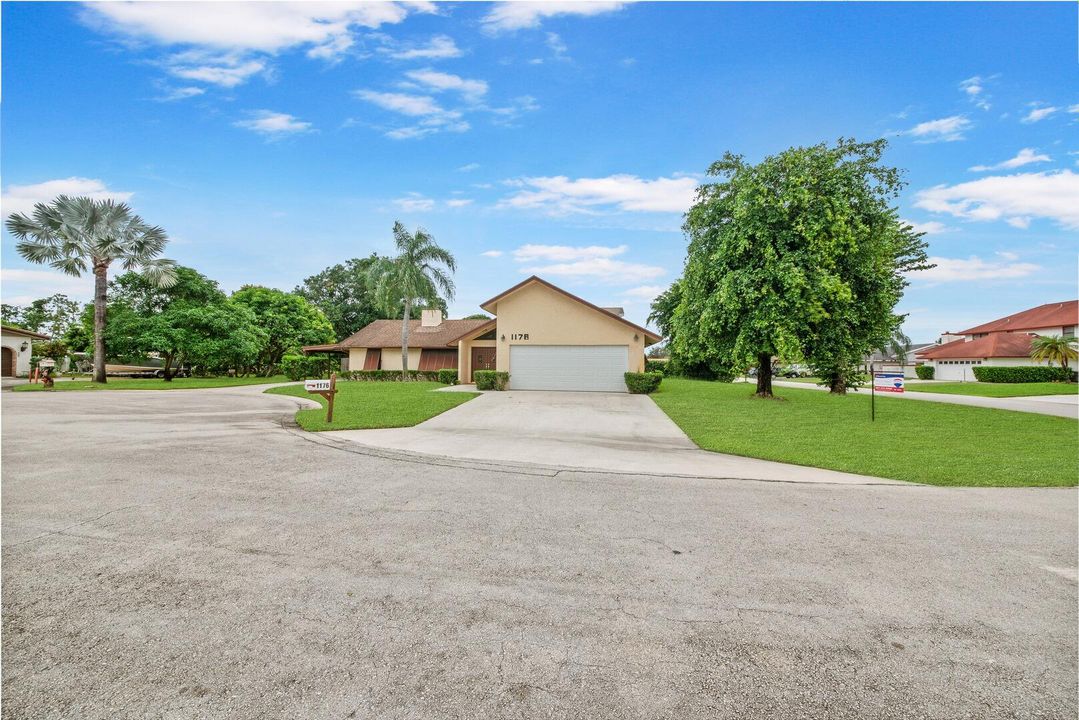 For Sale: $619,900 (3 beds, 2 baths, 2168 Square Feet)