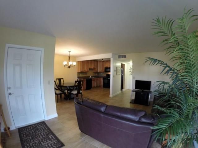 For Sale: $246,900 (1 beds, 1 baths, 740 Square Feet)