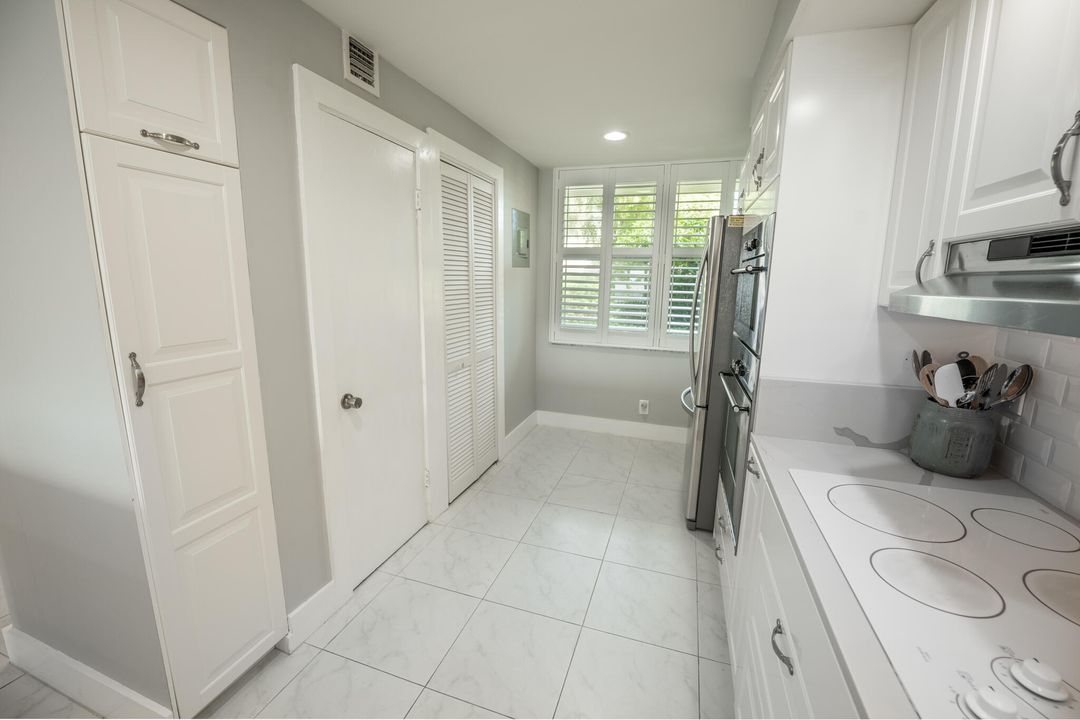 For Sale: $575,000 (2 beds, 2 baths, 1215 Square Feet)