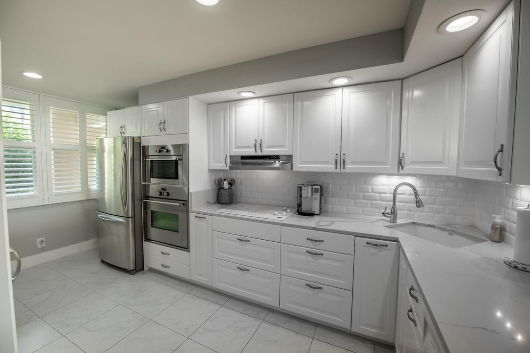 For Sale: $575,000 (2 beds, 2 baths, 1215 Square Feet)