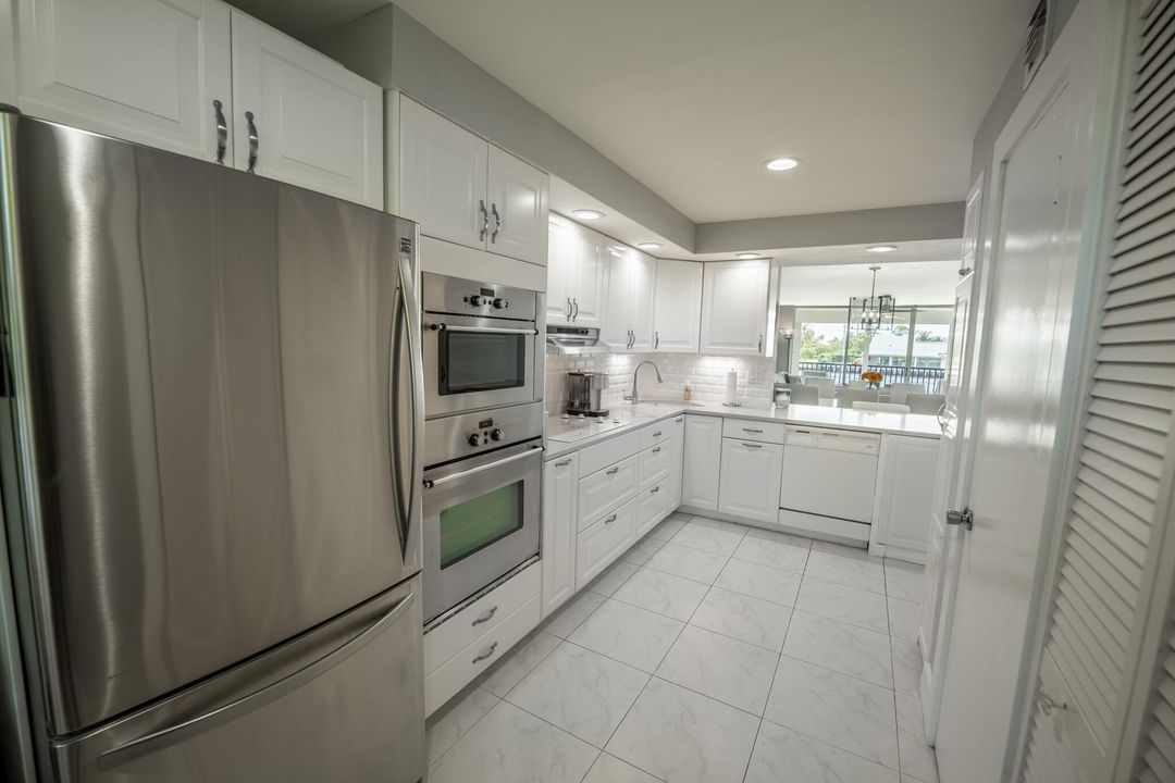 For Sale: $575,000 (2 beds, 2 baths, 1215 Square Feet)