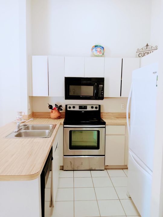 For Rent: $4,500 (3 beds, 2 baths, 1216 Square Feet)