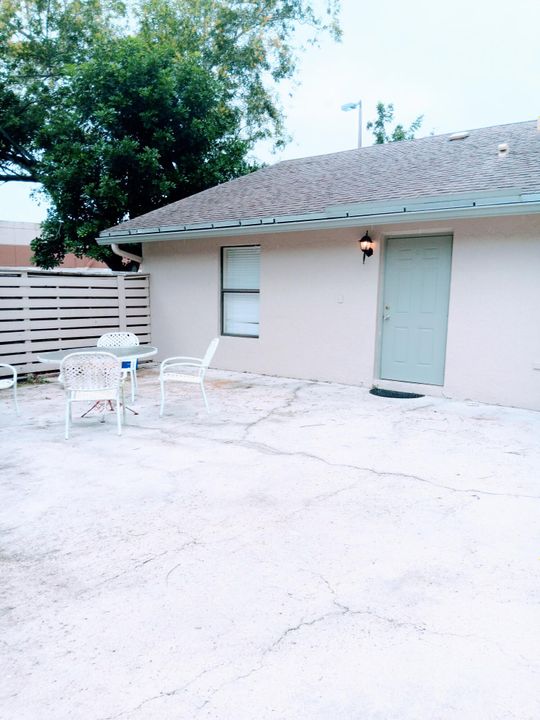 For Rent: $4,500 (3 beds, 2 baths, 1216 Square Feet)