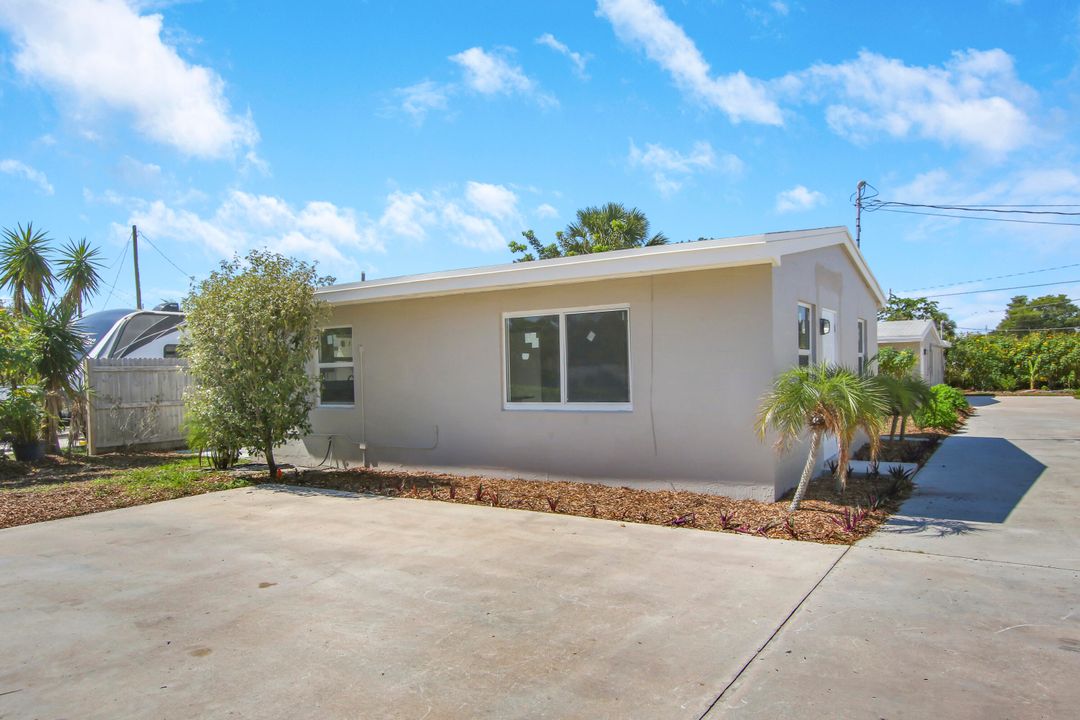 Active With Contract: $1,950 (2 beds, 1 baths, 735 Square Feet)